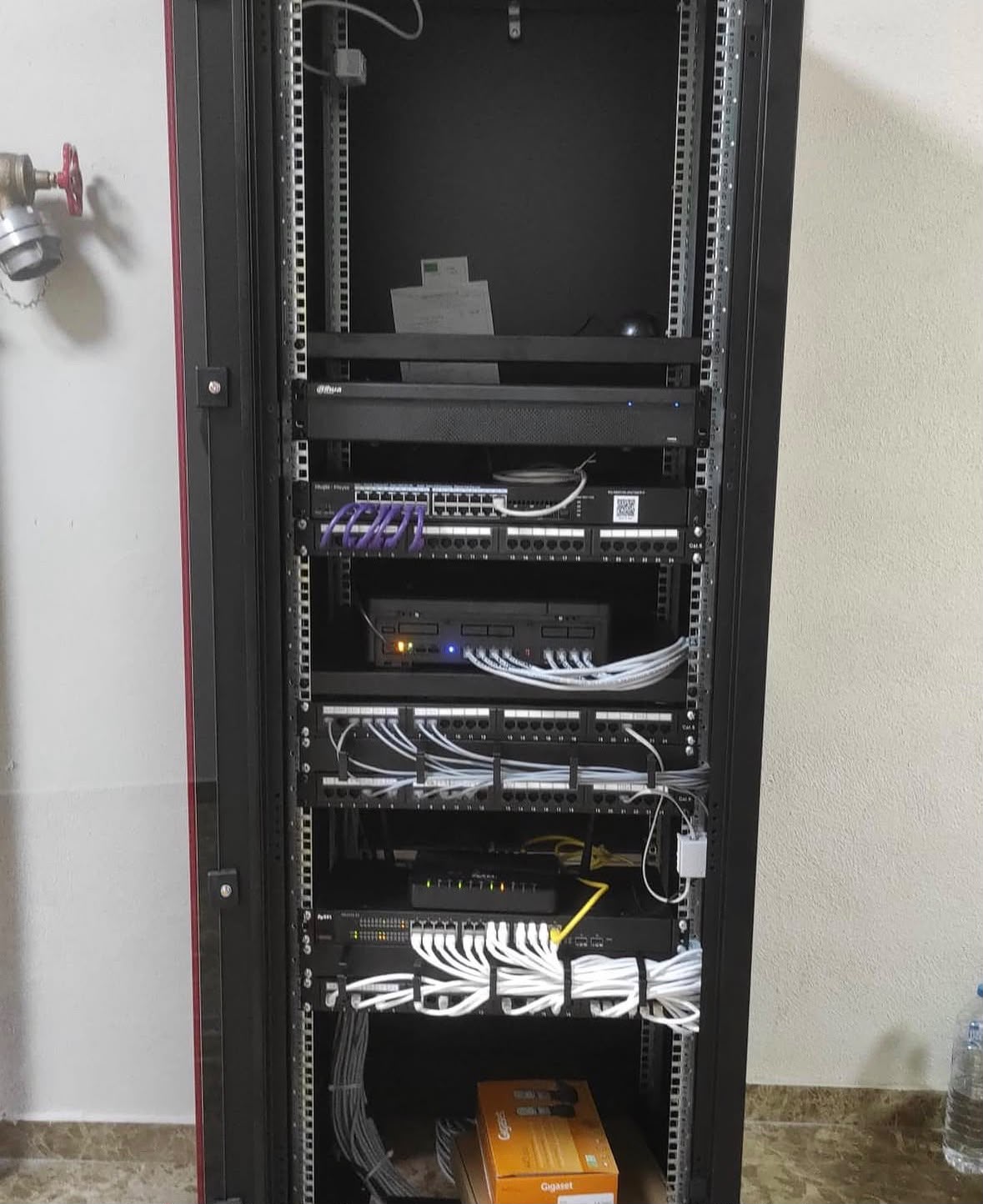 Hürcom network rack ve altyapı uygulaması